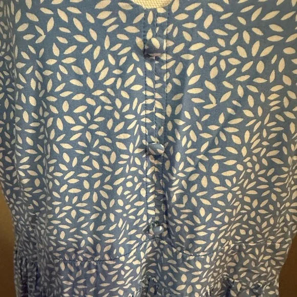 Summer Dress...Blue and White Patterned Dress Medium. Pockets... - Picture 4 of 8